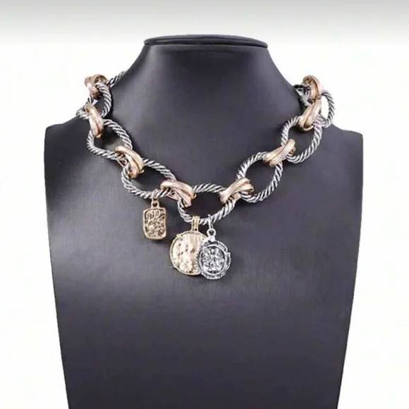 Sculpted Two-Tone Heritage Link Choker - Picture 2 of 5